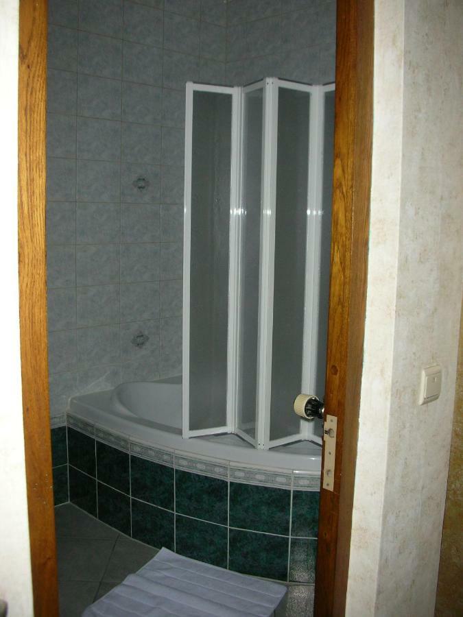 La Chrysalide Hotel Mons Bagian luar foto